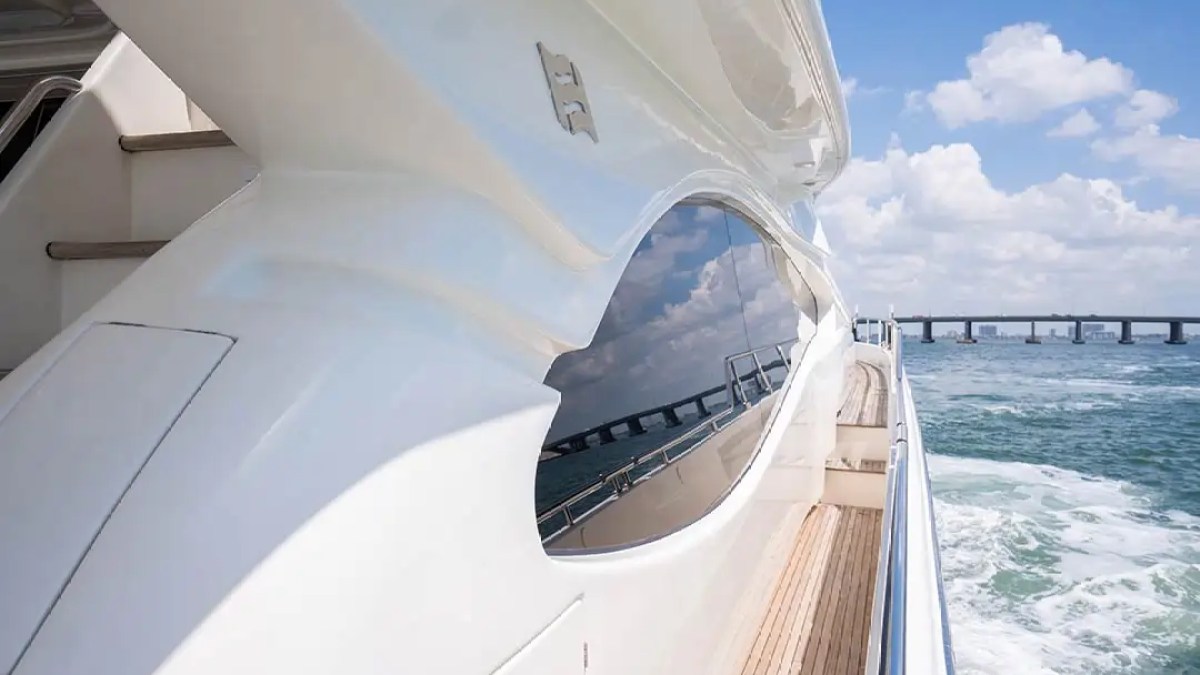 78' Ferretti yacht charter side deck walkway cruising Miami Beach in Biscayne Bay