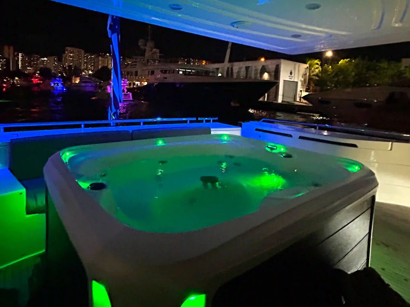 Jacuzzi lounge area on flybridge of 80′ Ferretti Miami