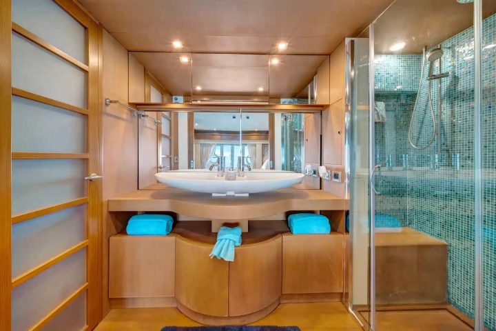 Head vanity inside 80′ Ferretti Miami