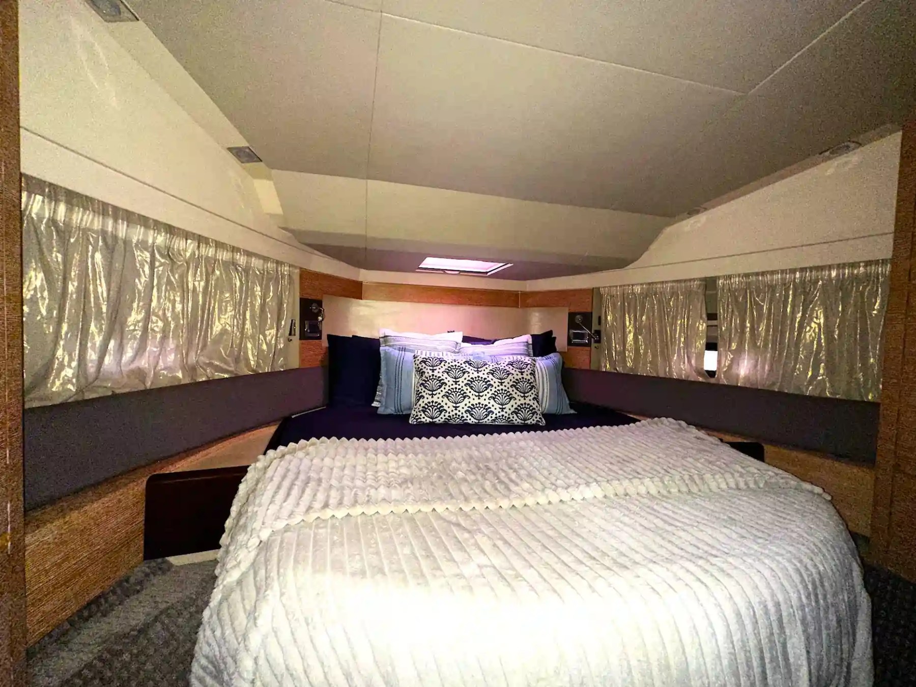 45' Azimut boat rental Hollywood cabin bedroom interior queen bed