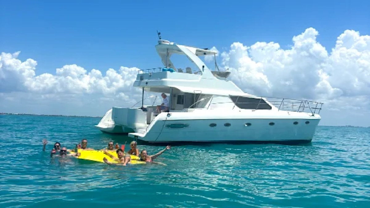 This 50 foot AfriCat Yacht Charter is anchored in crystal-clear Gulf of America waters while guests enjoy floating water activities and swimming near Fort Myers, Sanibel Island, and Captiva Island.