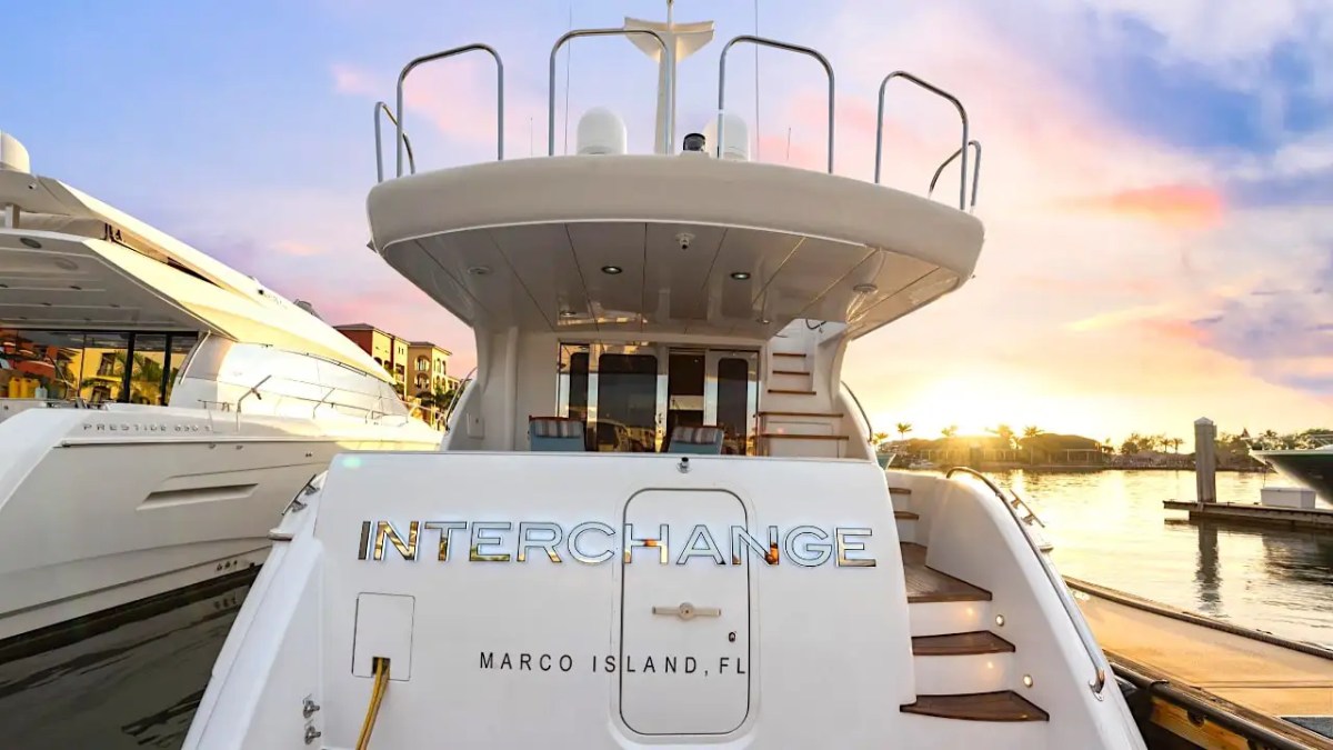 Stern view of the 64' Hatteras Yacht Charter 