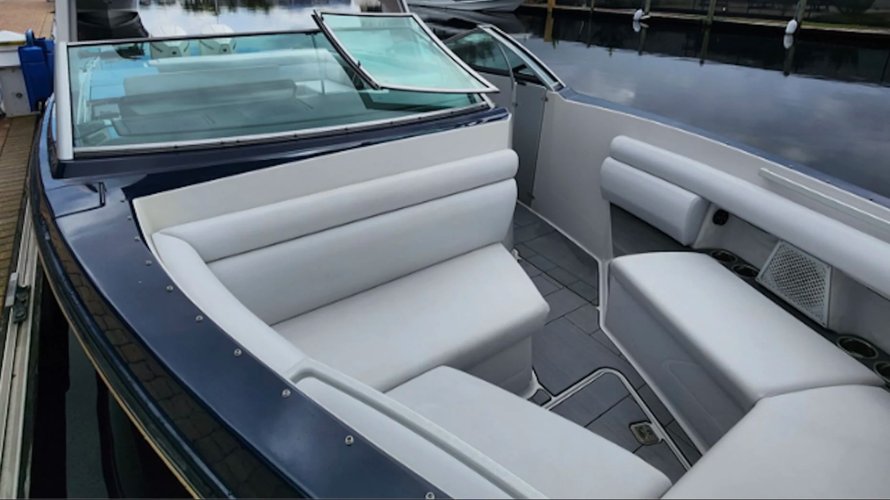 32' Aviara Yacht Charter spacious bow lounge seating in Fort Myers.