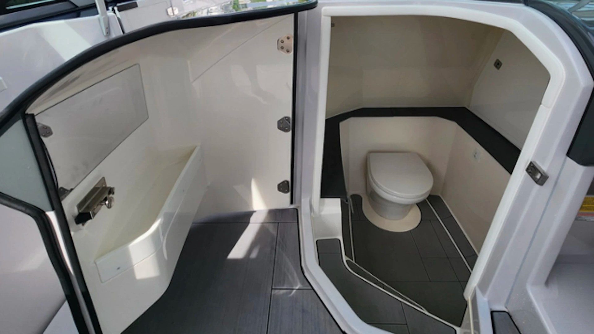 32' Aviara Yacht Charter enclosed marine head with private restroom in Fort Myers.