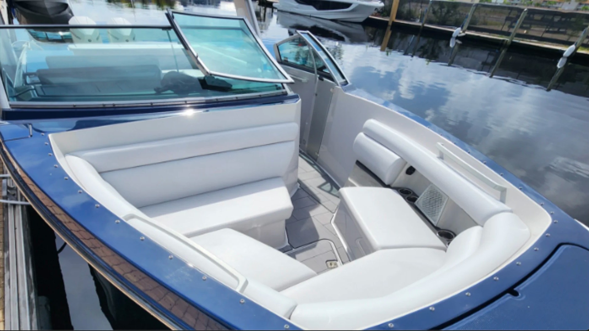 32' Aviara Yacht Charter spacious bow lounge with wraparound seating in Fort Myers.