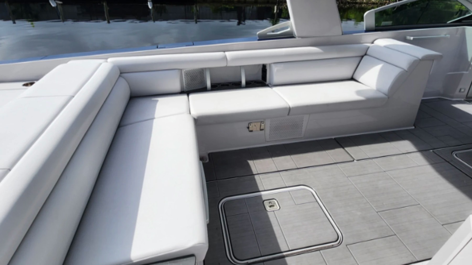 32' Aviara Yacht Charter wraparound cockpit lounge with luxury seating in Fort Myers.