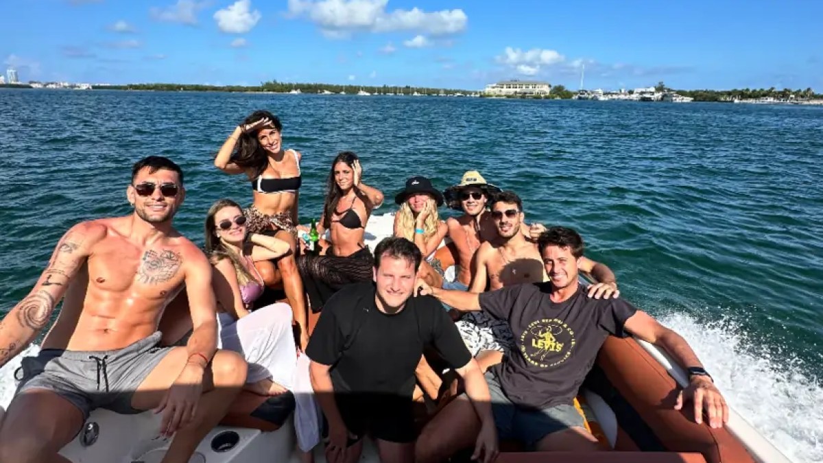 Friends enjoying a 30' Hurricane Boat Rental while cruising through Biscayne Bay in Miami.