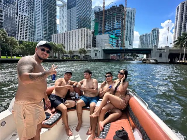 30' Hurricane Boat Rental cruising through the Miami River with guests enjoying a private boat tour.