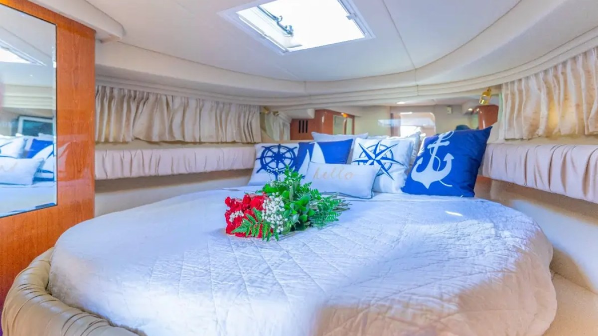 45' SeaRay Boat Rental private forward cabin with queen berth in Miami.