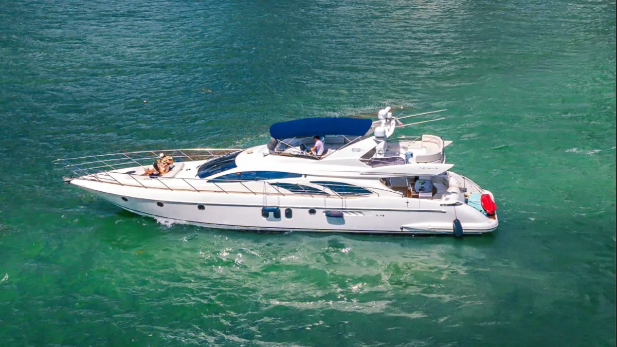 65' Azimut Yacht Charter cruising on Biscayne Bay in Miami.