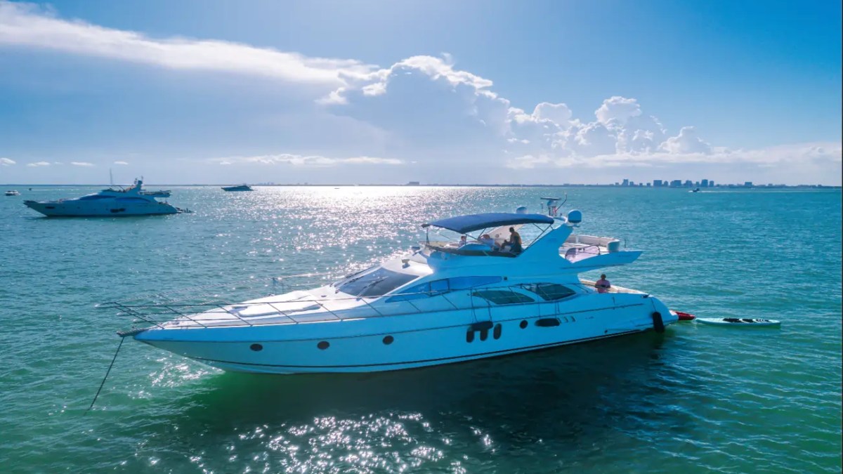 65' Azimut Yacht Charter cruising on Biscayne Bay in Miami with paddleboard & kayak.