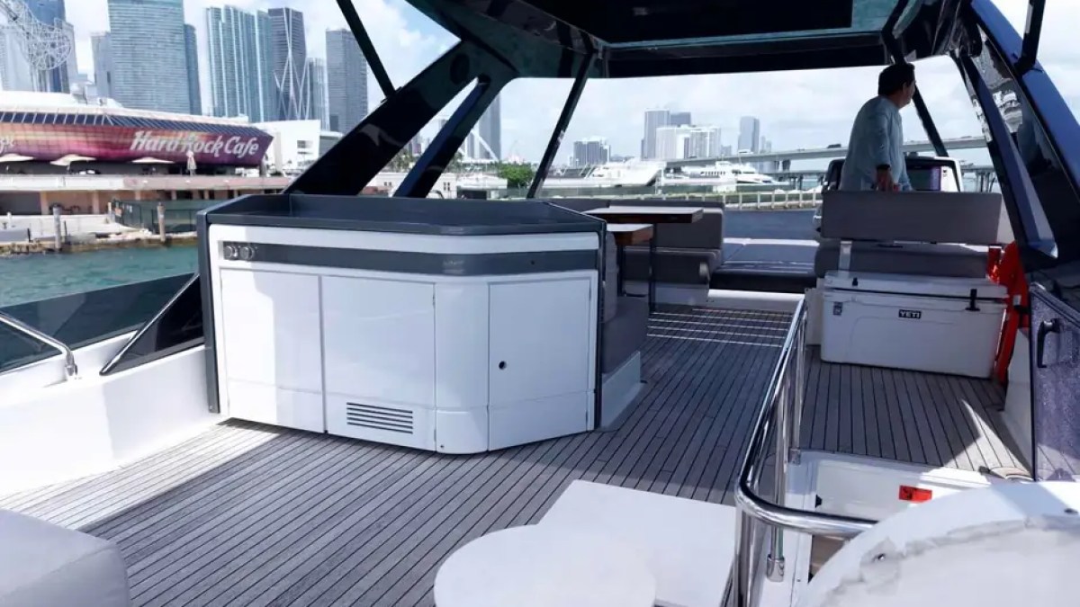 80' Ferretti Yacht Charter flybridge lounge & wet bar in Miami.