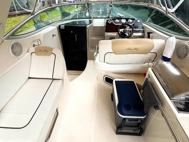 30' SeaRay Boat Rental featuring a spacious cockpit with premium helm seating, wraparound lounge, and outdoor entertainment area while cruising Miami Beach and Biscayne Bay.