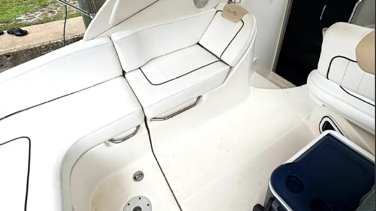 30' SeaRay Boat Rental cockpit seating with wraparound passenger lounge and comfortable companion bench, creating the perfect social space while cruising Miami Beach and Biscayne Bay.