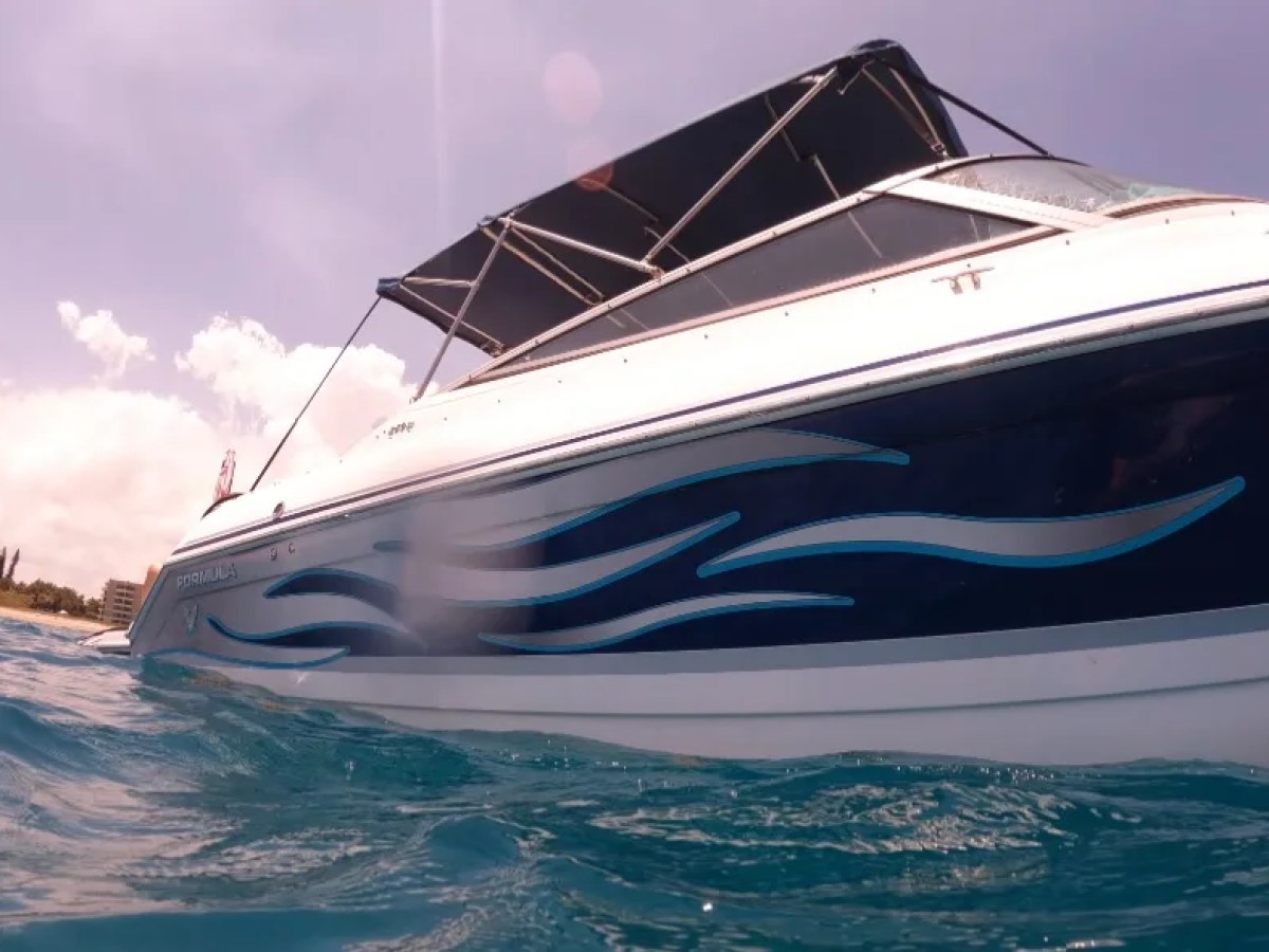 28' Formula Boat Rental floating offshore in Boynton Beach Florida.