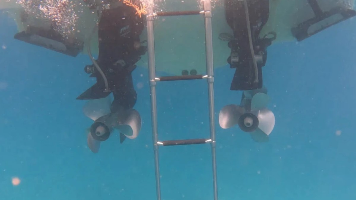 Underwater swim platform ladder on 28' Formula Boat Rental in Boynton Beach Florida.