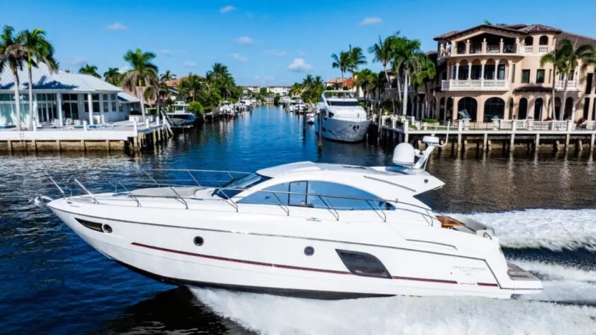 50' Beneteau Yacht Charter cruising the Intracoastal Waterway in Delray Beach Florida.