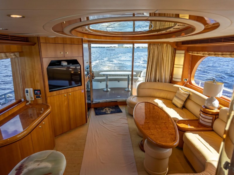 62' Horizon Yacht Charter elegant main salon with panoramic windows in Fort Myers.