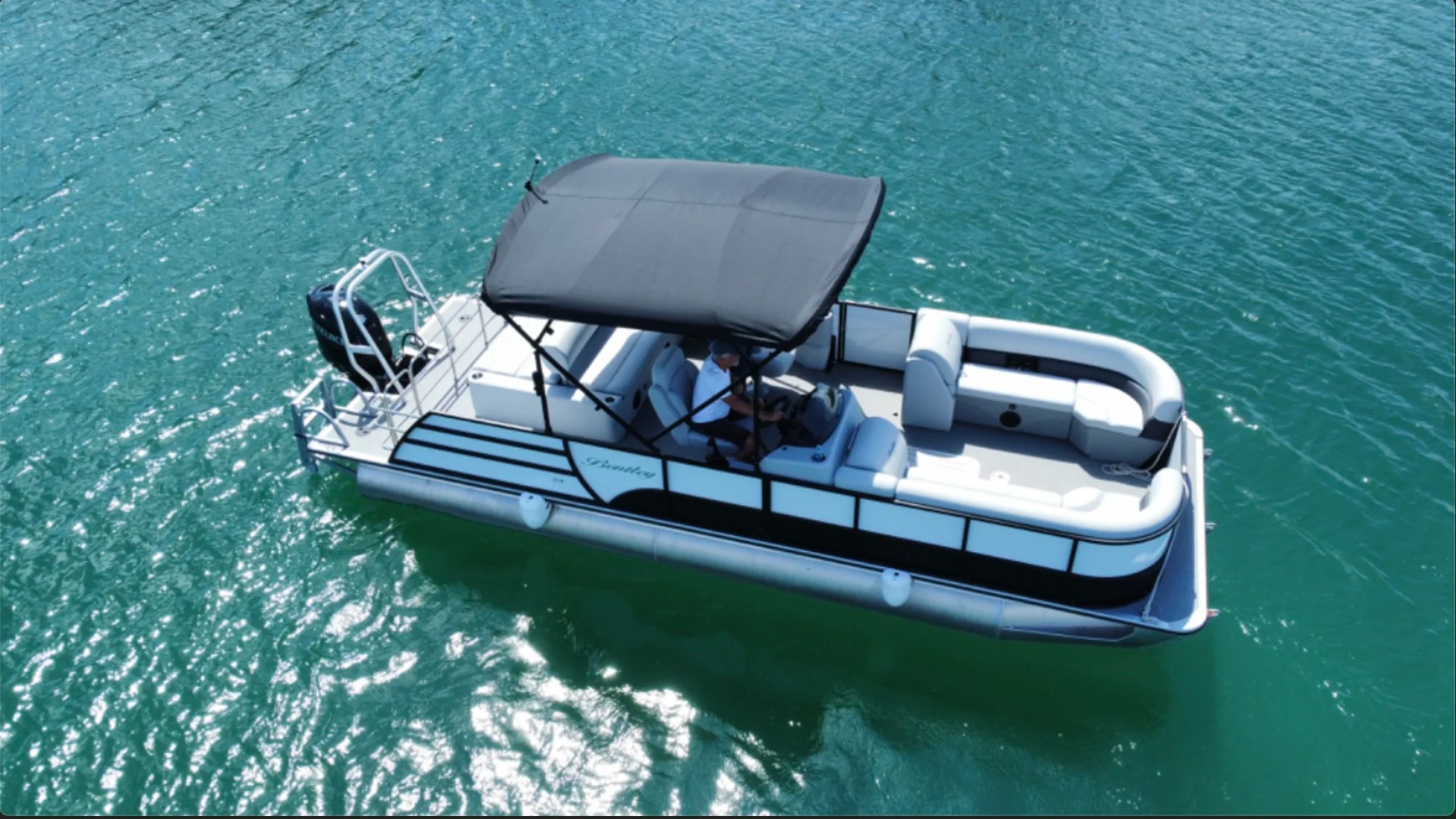 25' Bentley Boat Rental cruising the turquoise waters off Hollywood Beach in Florida.