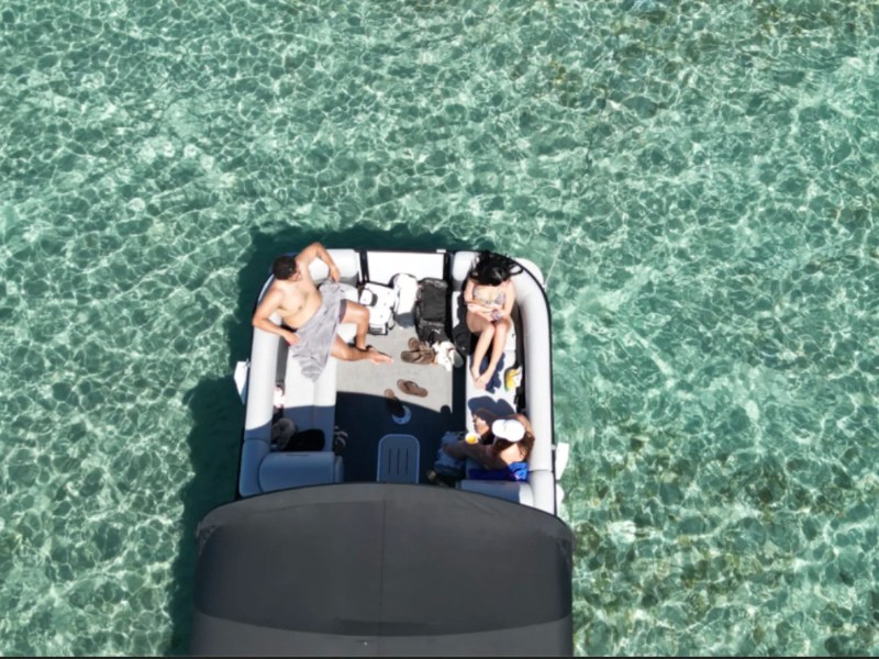 25' Bentley Boat Rental aerial view anchored in crystal-clear waters near Hollywood Beach Florida.
